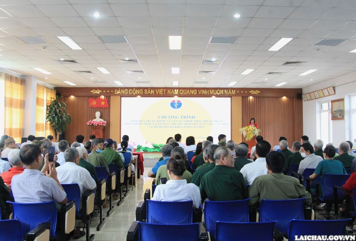 156 thương binh, bệnh binh, thân nhân liệt sĩ được tư vấn, khám chữa bệnh và nhận quà nhân ngày Thương binh - Liệt sỹ 27/7 - Ảnh 1.