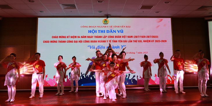 Công đoàn ngành Y tế Yên Bái tổ chức Hội thi dân vũ
‘Vũ điệu ngành Y’ năm 2023 - Ảnh 4. Công đoàn ngành Y tế Yên Bái tổ chức Hội thi dân vũ
‘Vũ điệu ngành Y’ năm 2023 - Ảnh 4.