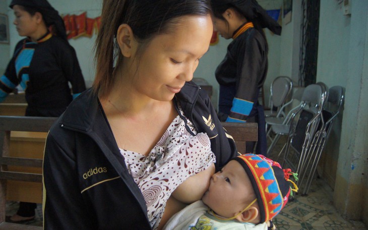 Đẩy mạnh tuyên truyền để phụ nữ dân tộc thiểu số nhận thức đầy đủ lợi ích nuôi con bằng sữa mẹ