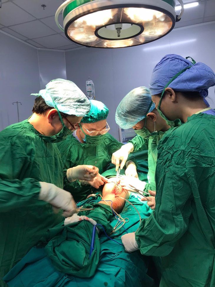 Bệnh viện Trẻ em Hải Phòng mổ cấp cứu thành công 2 ca là chị em ruột trong vụ tai nạn giao thông nghiêm trọng - Ảnh 1. Bệnh viện Trẻ em Hải Phòng mổ cấp cứu thành công 2 ca là chị em ruột trong vụ tai nạn giao thông nghiêm trọng - Ảnh 1.