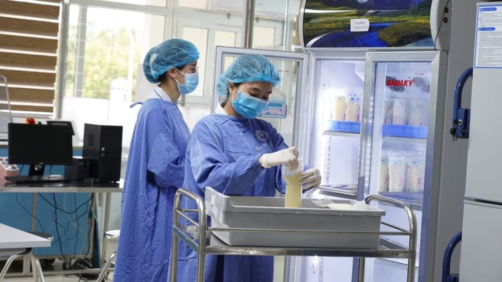 Đẩy mạnh tuyên truyền để phụ nữ dân tộc thiểu số nhận thức đầy đủ lợi ích nuôi con bằng sữa mẹ - Ảnh 2.