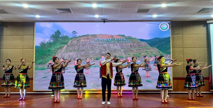 Công đoàn ngành Y tế Yên Bái tổ chức Hội thi dân vũ
‘Vũ điệu ngành Y’ năm 2023 - Ảnh 2. Công đoàn ngành Y tế Yên Bái tổ chức Hội thi dân vũ
‘Vũ điệu ngành Y’ năm 2023 - Ảnh 2.