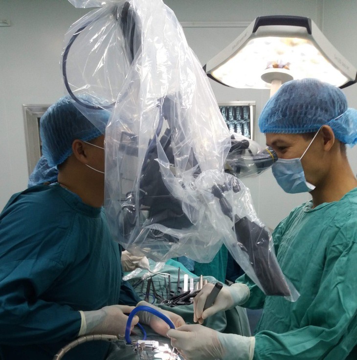 Thực hiện ca phẫu thuật rất khó, loại bỏ khối u tủy sống kích thước lớn - Ảnh 1. Thực hiện ca phẫu thuật rất khó, loại bỏ khối u tủy sống kích thước lớn - Ảnh 1.