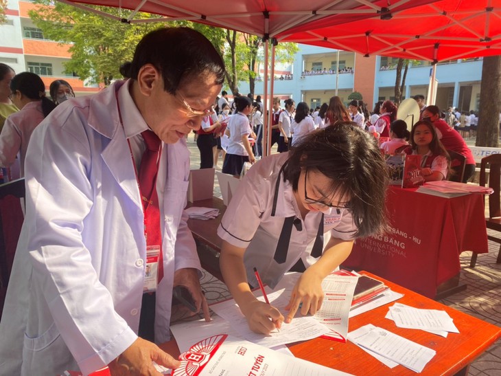 Bật mí cách chọn nguyện vọng ngành Sức khỏe để có việc làm tốt, lương cao - Ảnh 1. Bật mí cách chọn nguyện vọng ngành Sức khỏe để có việc làm tốt, lương cao - Ảnh 1.