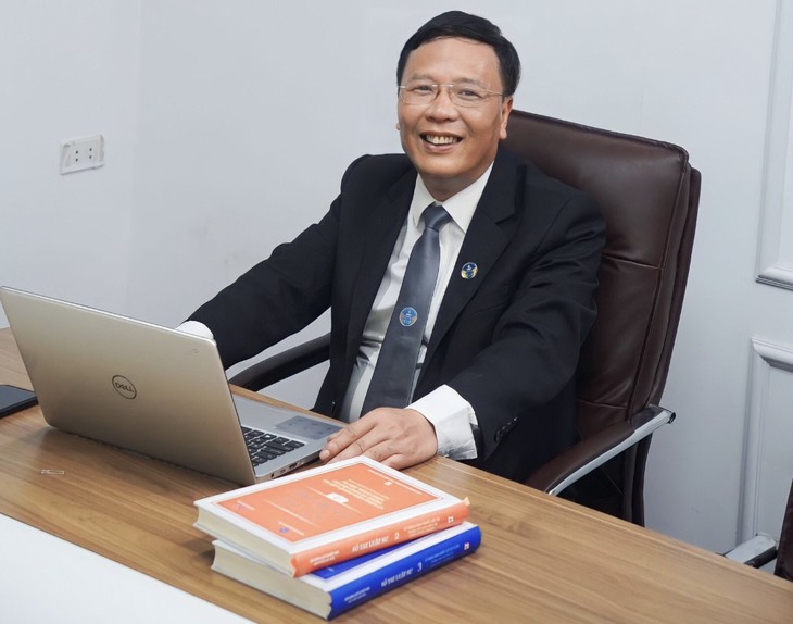 Diễn biến pháp lý vụ cầm dao tấn công hàng xóm ở chung cư Hà Nội - Ảnh 2.