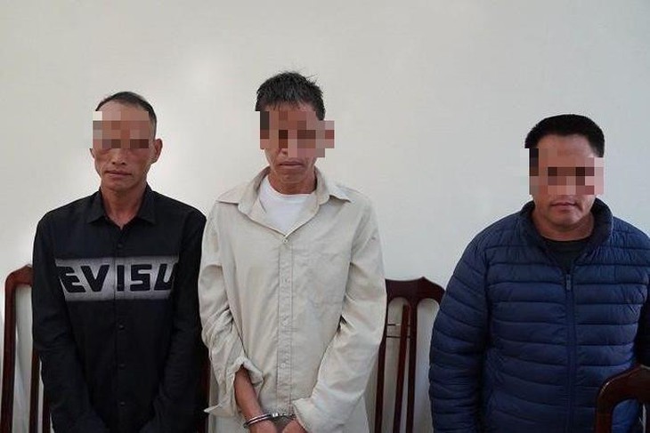 Thiếu tiền tiêu xài, anh trai bán em gái ruột qua biên giới - Ảnh 1.