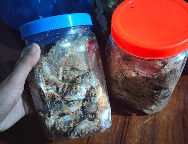 Nguy cơ ngộ độc Botulinum từ cá ủ chua: Khi món ăn truyền thống tiềm ẩn nguy cơ tử vong- Ảnh 2. Nguy cơ ngộ độc Botulinum từ cá ủ chua: Khi món ăn truyền thống tiềm ẩn nguy cơ tử vong- Ảnh 2.