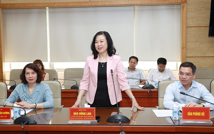 258.000 liều vaccine 5 trong 1 về Việt Nam để tiêm chủng mở rộng miễn phí cho trẻ - Ảnh 1.