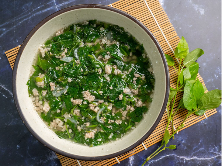 Những thực phẩm cho bà mẹ sau sinh nuôi con bú dễ kiếm - Ảnh 1.