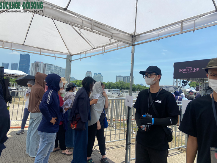 Giá dịch vụ khu vực sân vận động Mỹ Đình "tăng" theo độ nóng concert BlackPink - Ảnh 4.