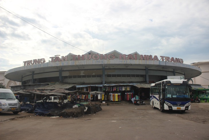 Rệu rã chợ Đầm tròn Nha Trang sau hơn nửa thế kỷ tồn tại - Ảnh 2.