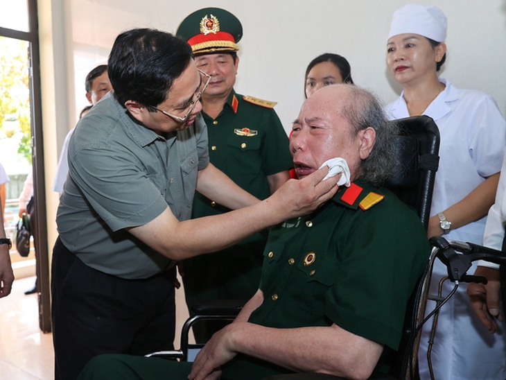 Thủ tướng: Luôn quan tâm, chăm lo đời sống người có công với tấm lòng, sự tri ân, trách nhiệm cao nhất - Ảnh 3. Thủ tướng: Luôn quan tâm, chăm lo đời sống người có công với tấm lòng, sự tri ân, trách nhiệm cao nhất - Ảnh 3.