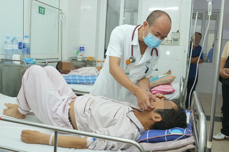 Dừng thuốc điều trị viêm gan B, nghe theo quảng cáo dùng thuốc không rõ nguồn gốc nhận hậu quả khôn lường - Ảnh 1.