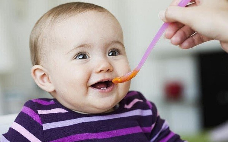 Ăn dặm đúng và đủ có tầm quan trọng thế nào đối với trẻ nhỏ? - Ảnh 1.