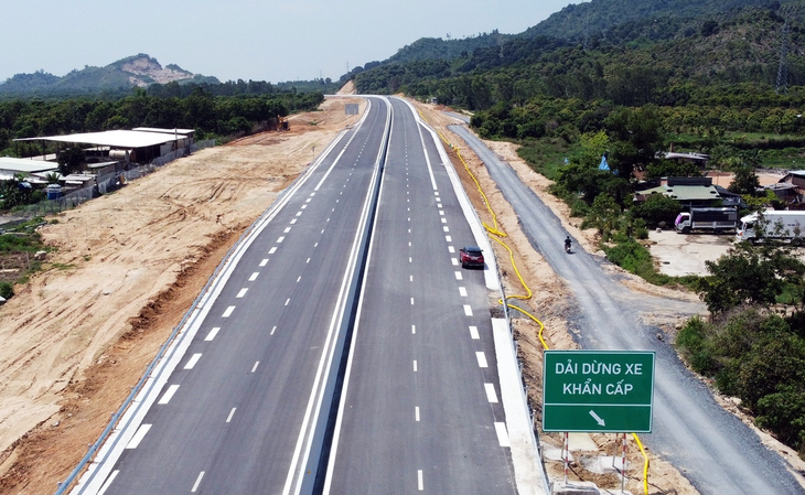 Nghiên cứu mở rộng đường cao tốc sau hàng loạt vụ tai nạn giao thông nghiêm trọng - Ảnh 2. Nghiên cứu mở rộng đường cao tốc sau hàng loạt vụ tai nạn giao thông nghiêm trọng - Ảnh 2.