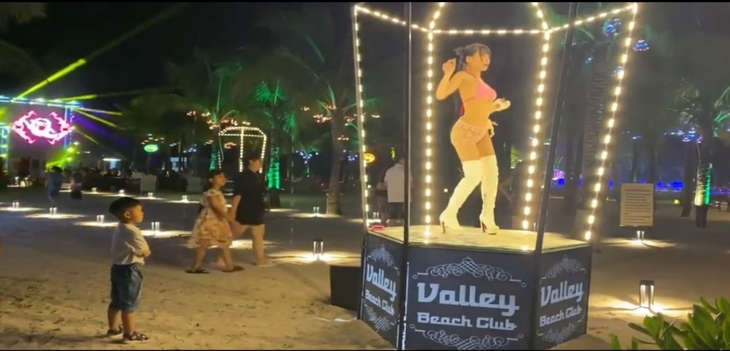 Valley Beach Club, Bãi Cháy đã cắm biển hạn chế trẻ em, người dưới 18 tuổi - Ảnh 1.