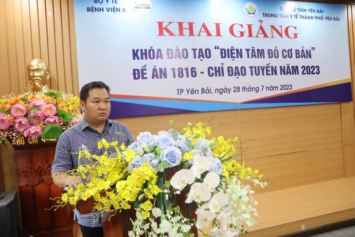 40 bác sĩ tuyến dưới được đào tạo và chuyển giao kỹ thuật điện tâm đồ
- Ảnh 1.