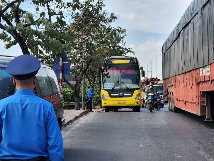 Bộ GTVT yêu cầu các địa phương mạnh tay xử lý xe dù bến cóc, xe bỏ bến chạy ngoài - Ảnh 1. Bộ GTVT yêu cầu các địa phương mạnh tay xử lý xe dù bến cóc, xe bỏ bến chạy ngoài - Ảnh 1.