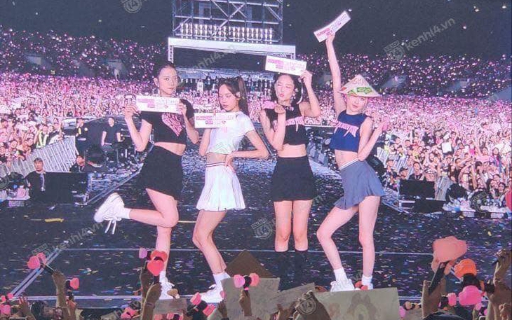 BlackPink trình diễn bốc lửa, hàng vạn khán giả hò reo không ngớt