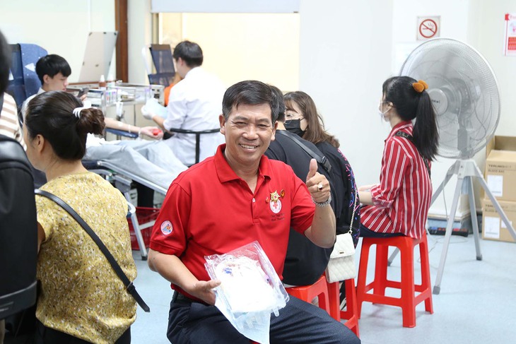 Người hiến máu 102 lần, 'nghỉ việc để đi vận động hiến máu... như một cách trả ơn cuộc đời' - Ảnh 2. Người hiến máu 102 lần, 'nghỉ việc để đi vận động hiến máu... như một cách trả ơn cuộc đời' - Ảnh 2.