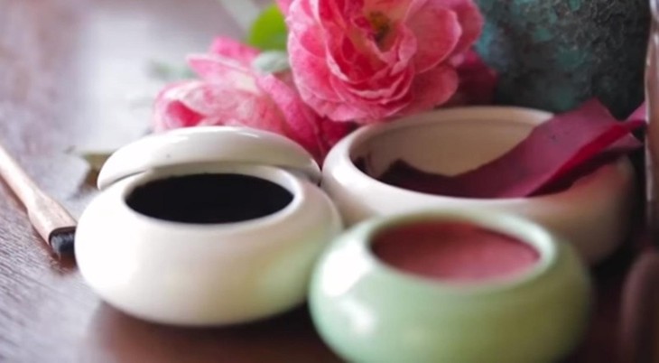 "Làm chủ" xu hướng mỹ phẩm xanh từ nguồn dược liệu quý - Ảnh 1. "Làm chủ" xu hướng mỹ phẩm xanh từ nguồn dược liệu quý - Ảnh 1.