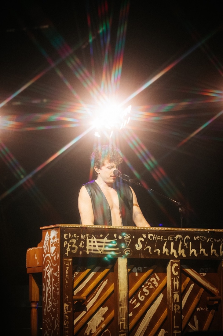 Cơ hội trực tiếp gặp mặt Charlie Puth dành cho fan Việt - Ảnh 2. Cơ hội trực tiếp gặp mặt Charlie Puth dành cho fan Việt - Ảnh 2.