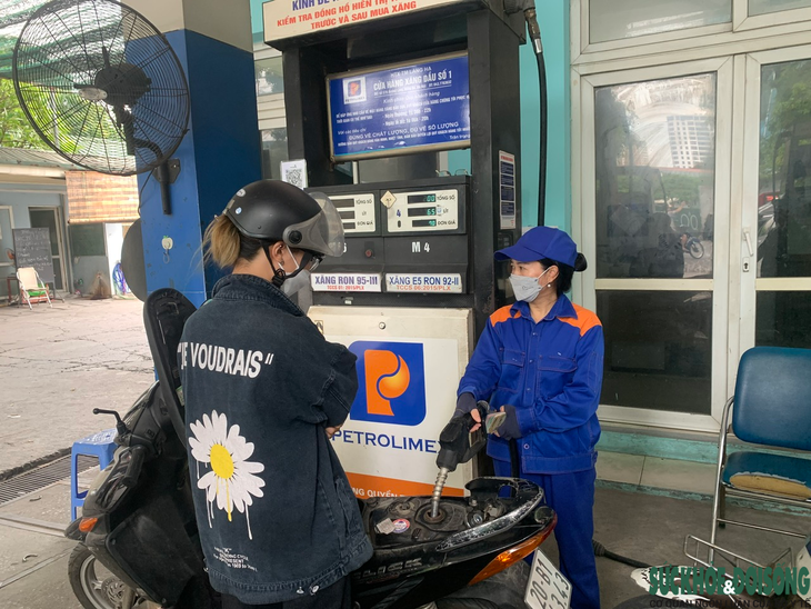 Giá xăng giữ nguyên, giá dầu tăng nhẹ - Ảnh 2.