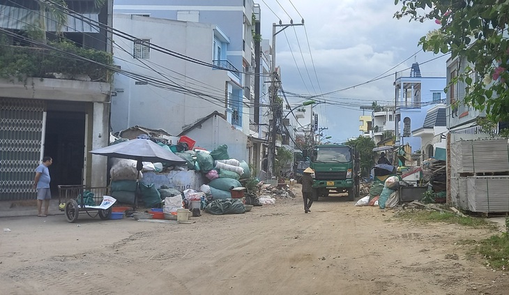 Ẩn họa từ các cơ sở thu mua phế liệu giữa khu dân cư - Ảnh 3.