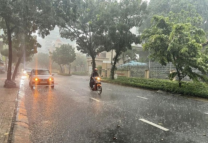 Cảnh báo mưa dông diện rộng kèm lốc sét, nguy cơ cao xảy ra sạt lở ở nhiều Bắc Bộ - Ảnh 2. Cảnh báo mưa dông diện rộng kèm lốc sét, nguy cơ cao xảy ra sạt lở ở nhiều Bắc Bộ - Ảnh 2.