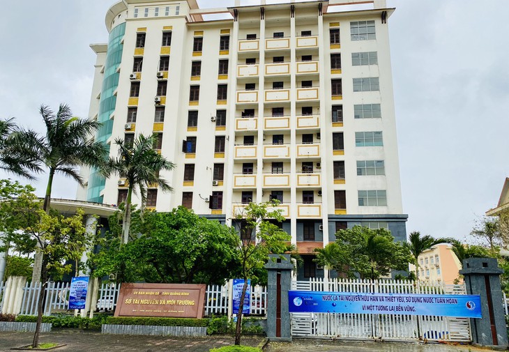 Bắt quả tang nhiều cán bộ Sở Tài nguyên và Môi trường Quảng Bình trên chiếu bạc - Ảnh 1.