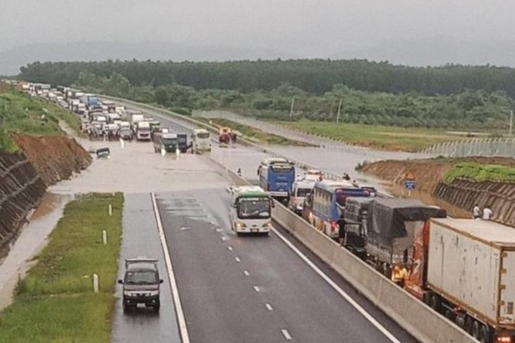 Bộ GTVT yêu cầu kiểm điểm cá nhân, tập thể liên quan sau sự cố ngập cao tốc Phan Thiết-Dầu Giây - Ảnh 3.