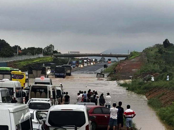 Bộ GTVT yêu cầu kiểm điểm cá nhân, tập thể liên quan sau sự cố ngập cao tốc Phan Thiết-Dầu Giây - Ảnh 2.