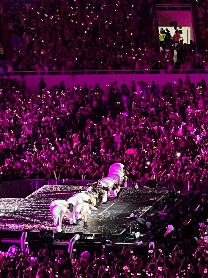 BlackPink khép lại Concert Born Pink ngày 2, nói 'tạm biệt và cảm ơn các bạn' - Ảnh 1.