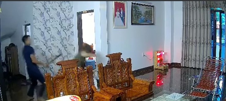 Xác minh vụ việc chồng dùng điếu cày đánh vợ nhập viện - Ảnh 1.