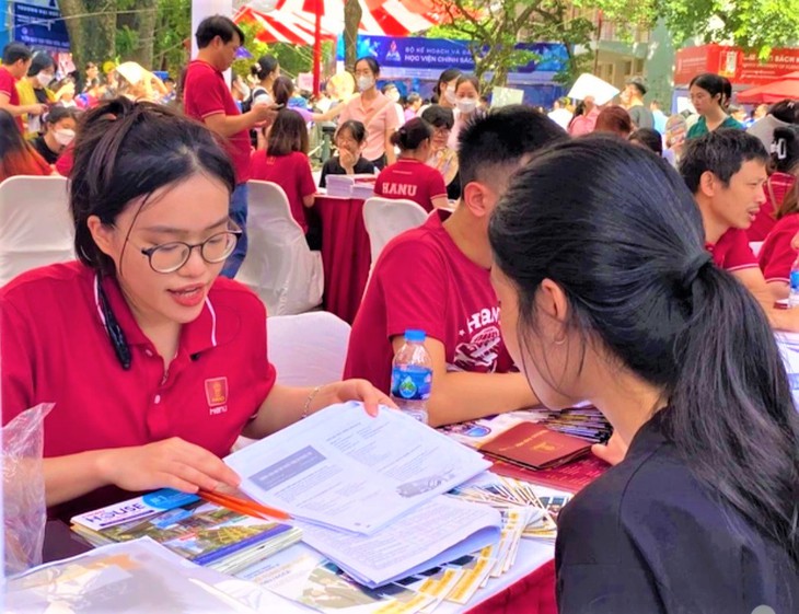 Hết hạn đăng ký xét tuyển đại học, gần 300.000 thí sinh mất quyền đăng ký - Ảnh 2.