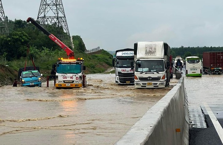 Bộ GTVT yêu cầu kiểm điểm cá nhân, tập thể liên quan sau sự cố ngập cao tốc Phan Thiết-Dầu Giây - Ảnh 4.