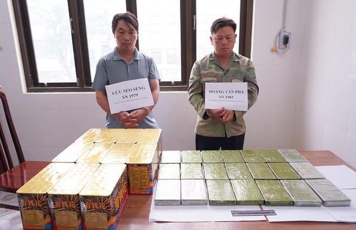 Khen thưởng ‘nóng’ Ban chuyên án bắt 20 bánh heroin cùng 2 đối tượng - Ảnh 2.