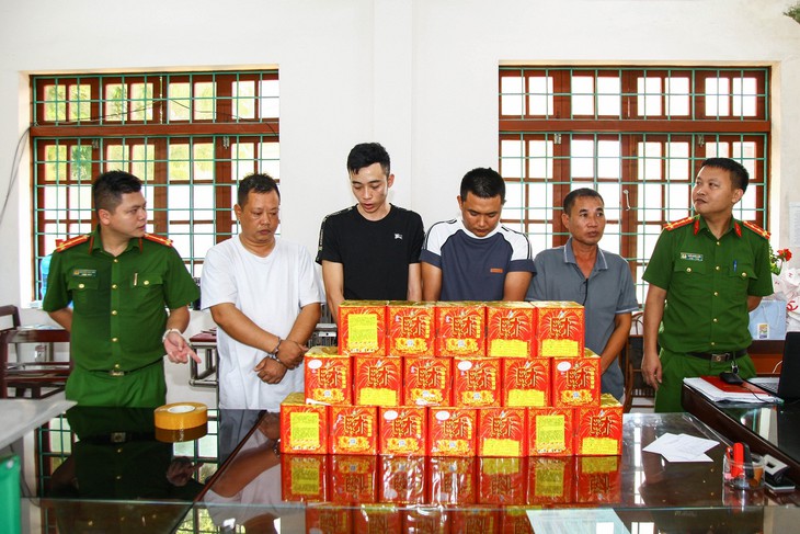 Triệt phá đường xây sản xuất pháo nổ, đạn súng hơi số lượng lớn - Ảnh 1.