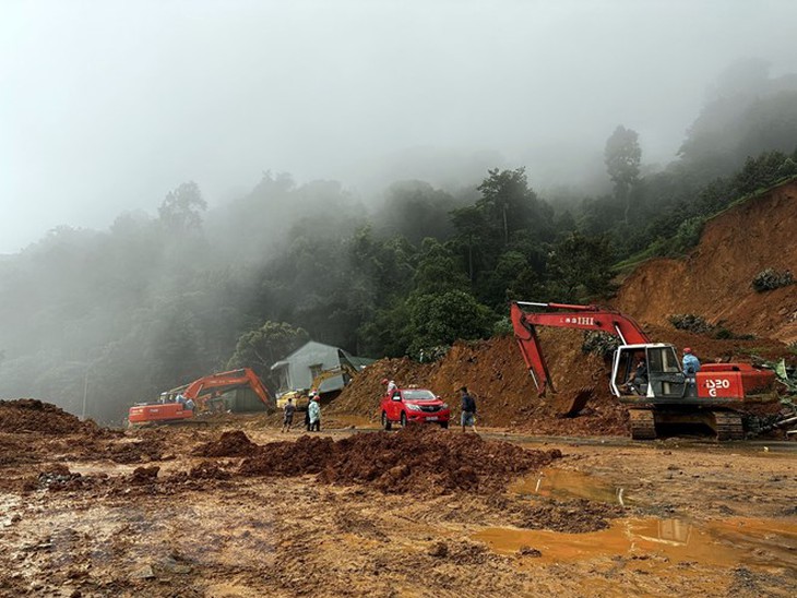 Đèo Bảo Lộc vẫn bị phong tỏa hai đầu, chưa thể lưu thông - Ảnh 3.