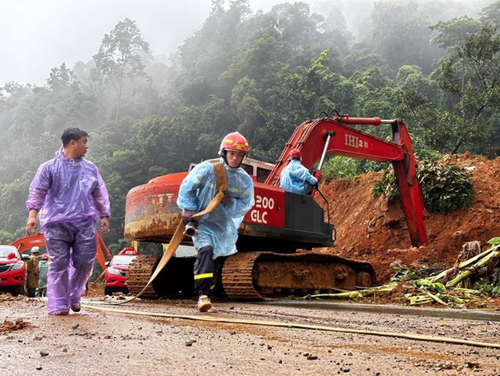 Đèo Bảo Lộc vẫn bị phong tỏa hai đầu, chưa thể lưu thông - Ảnh 2.