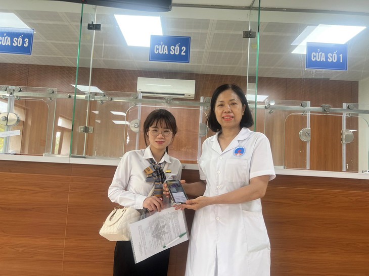 Nhân viên Phòng Hành chính Quản trị, BV Hữu Nghị trả lại điện thoại nhặt được - Ảnh 1. Nhân viên Phòng Hành chính Quản trị, BV Hữu Nghị trả lại điện thoại nhặt được - Ảnh 1.