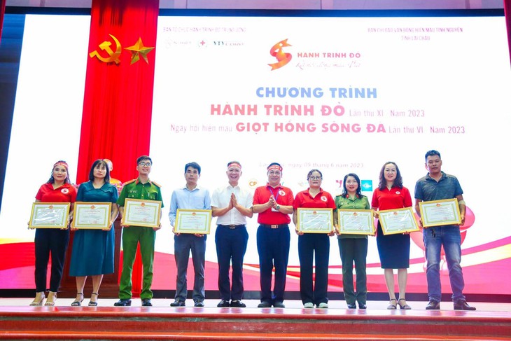 Lan tỏa phong trào hiến máu tình nguyện ở vùng cao Lai Châu - Ảnh 4. Lan tỏa phong trào hiến máu tình nguyện ở vùng cao Lai Châu - Ảnh 4.