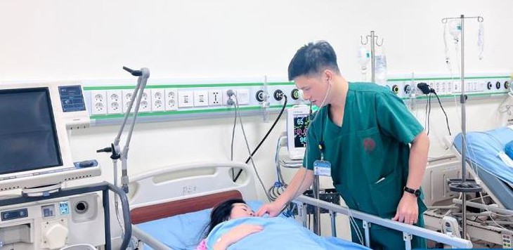 Cứu sống sản phụ 23 tuổi bị nhịp tim đập nhanh gấp 3 người bình thường - Ảnh 1.