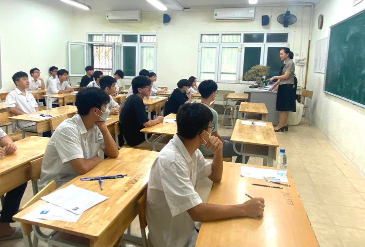 Bộ GD&ĐT nói gì về đáp án tốt nghiệp THPT đang gây xôn xao dư luận? - Ảnh 2. Bộ GD&ĐT nói gì về đáp án tốt nghiệp THPT đang gây xôn xao dư luận? - Ảnh 2.