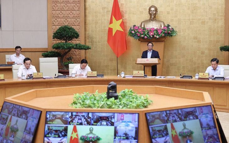 Thủ tướng yêu cầu Bộ Công thương kiên quyết không để thiếu điện, xăng dầu