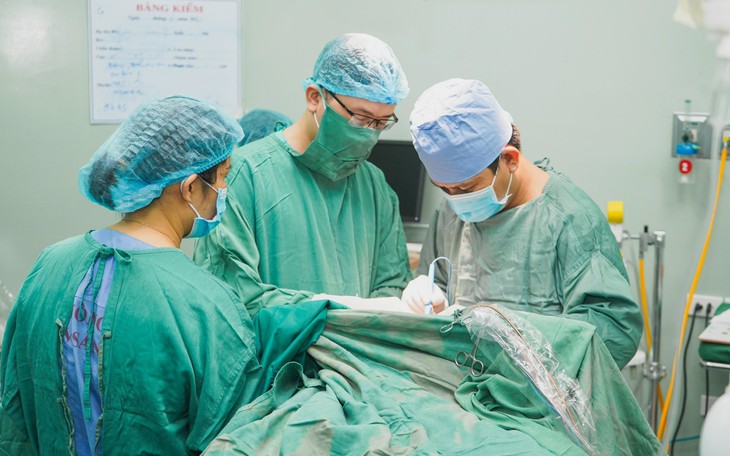 Cứu thành công bé sơ sinh 26 ngày tuổi bị xuất huyết não