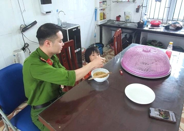 Cho con gái đến nhà cụ nội chơi, sáng hôm sau công an phát hiện đi lạc ở nghĩa trang - Ảnh 1.
