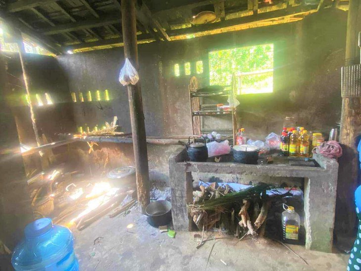 Xót xa 3 con theo cha mẹ ra sông cào hến bị đuối nước thương tâm - Ảnh 2.