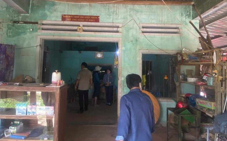 Xót xa 3 con theo cha mẹ ra sông cào hến bị đuối nước thương tâm