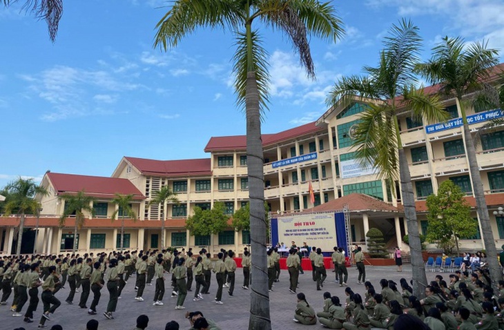 Kỷ luật cảnh cáo giảng viên bị tố 'gạ tình' nữ sinh Đại học Hải Phòng - Ảnh 1. Kỷ luật cảnh cáo giảng viên bị tố 'gạ tình' nữ sinh Đại học Hải Phòng - Ảnh 1.